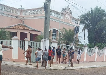 Famílias são expulsas de casas em terrenos que seriam do prefeito de Barras